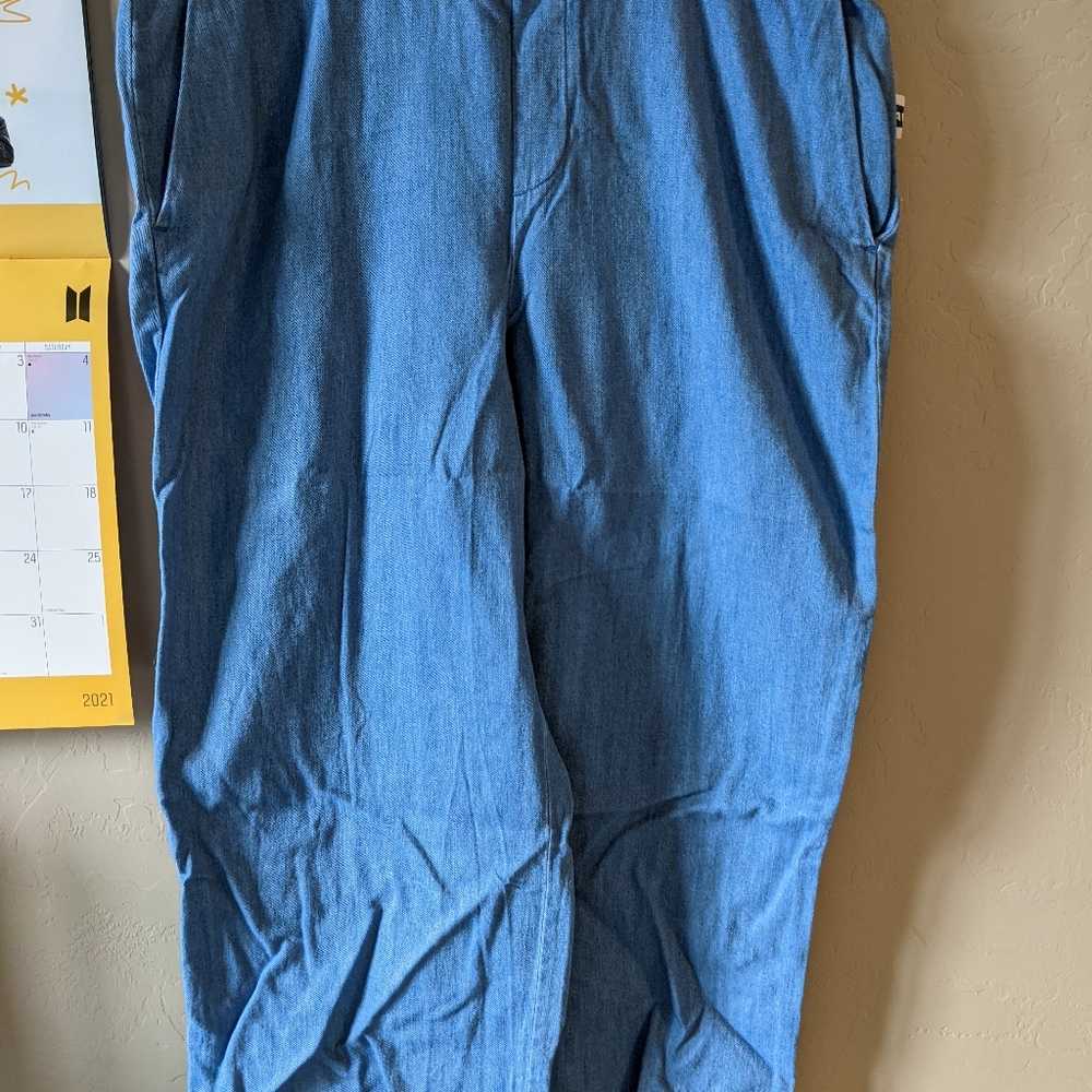 Old Navy Wide Leg Chambray Cropped Jeans